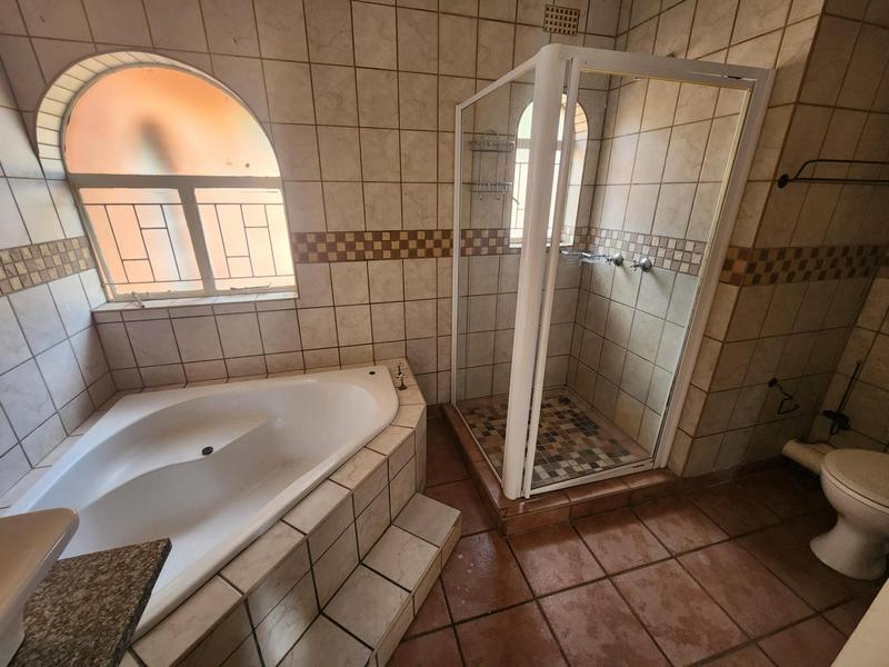 To Let 8 Bedroom Property for Rent in The Reeds Gauteng