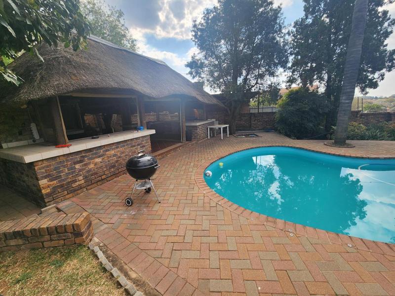 To Let 8 Bedroom Property for Rent in The Reeds Gauteng