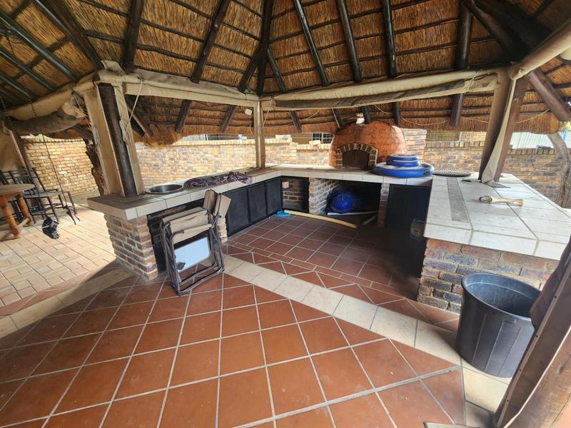 To Let 8 Bedroom Property for Rent in The Reeds Gauteng