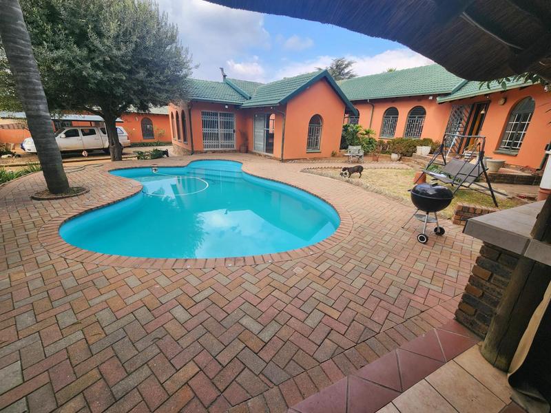 To Let 8 Bedroom Property for Rent in The Reeds Gauteng