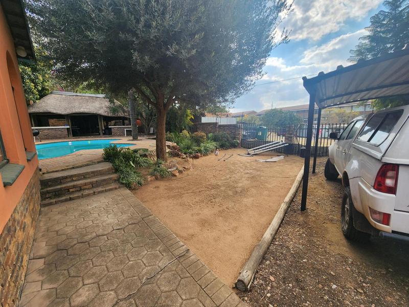To Let 8 Bedroom Property for Rent in The Reeds Gauteng