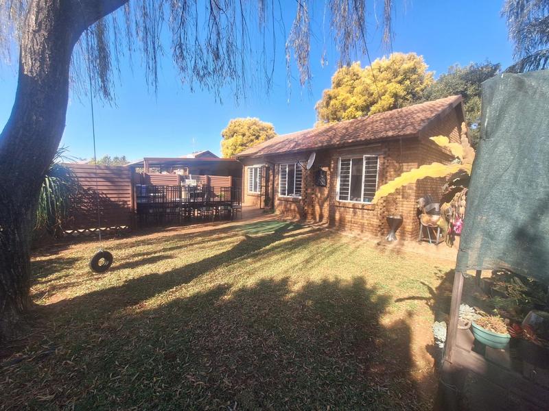 2 Bedroom Property for Sale in Rooihuiskraal North Gauteng