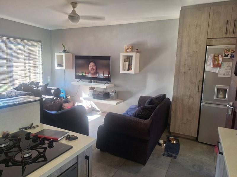 2 Bedroom Property for Sale in Rooihuiskraal North Gauteng