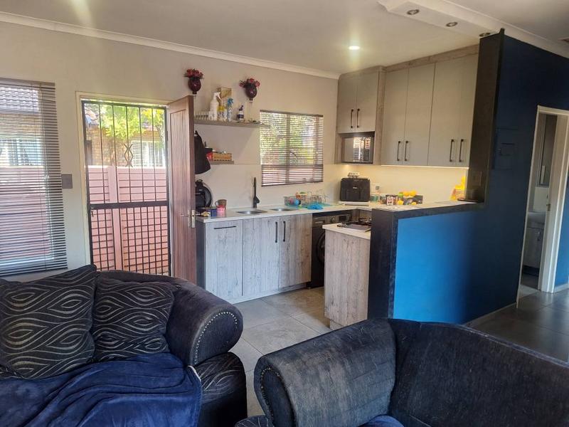 2 Bedroom Property for Sale in Rooihuiskraal North Gauteng