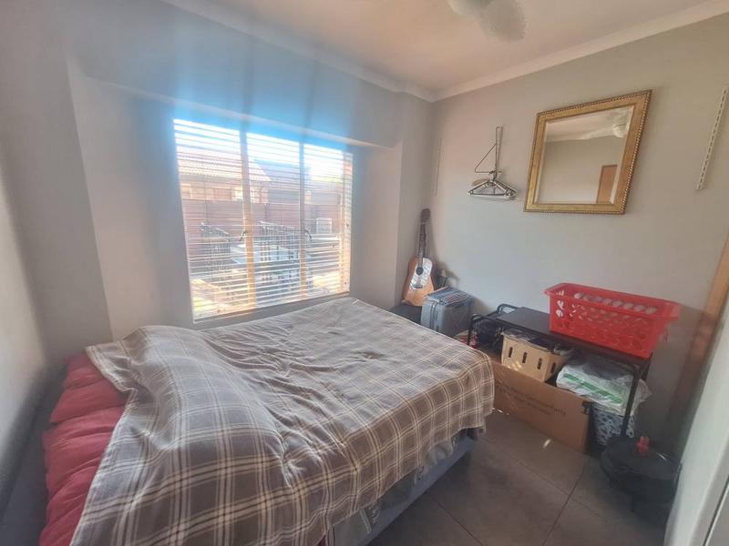 2 Bedroom Property for Sale in Rooihuiskraal North Gauteng