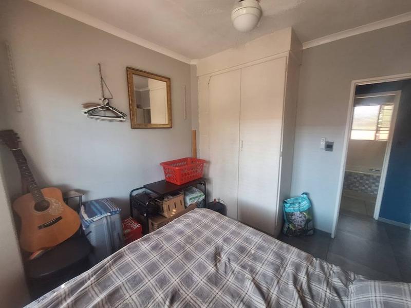 2 Bedroom Property for Sale in Rooihuiskraal North Gauteng