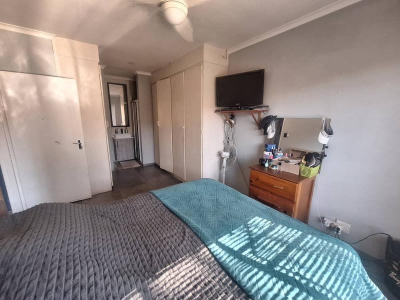 2 Bedroom Property for Sale in Rooihuiskraal North Gauteng