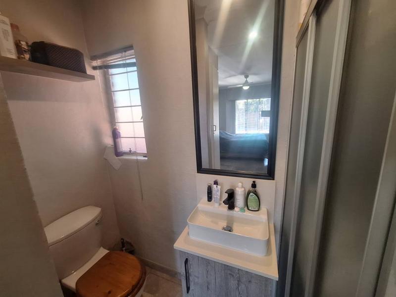 2 Bedroom Property for Sale in Rooihuiskraal North Gauteng