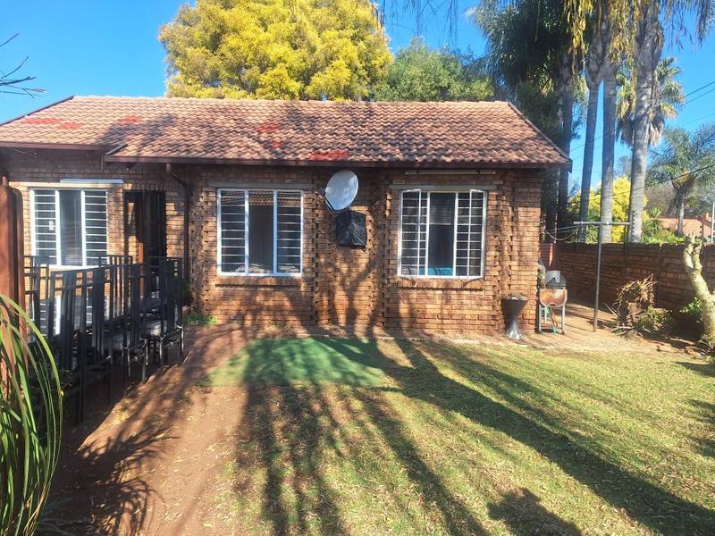 2 Bedroom Property for Sale in Rooihuiskraal North Gauteng