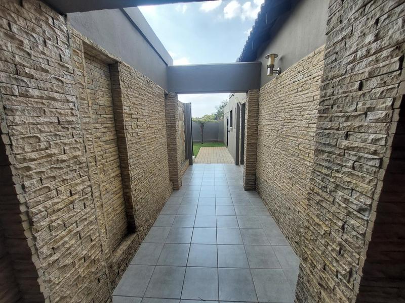 To Let 4 Bedroom Property for Rent in Eldo Meadows Gauteng