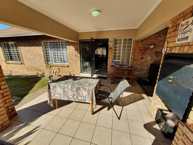 3 Bedroom Property for Sale in Annlin Gauteng