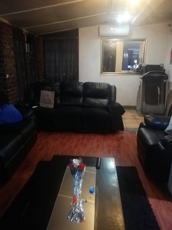 To Let 2 Bedroom Property for Rent in Wychwood Gauteng
