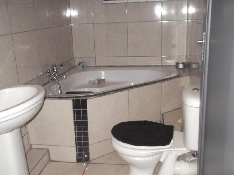 To Let 2 Bedroom Property for Rent in Wychwood Gauteng