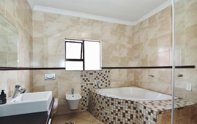 To Let 5 Bedroom Property for Rent in Fourways Gauteng