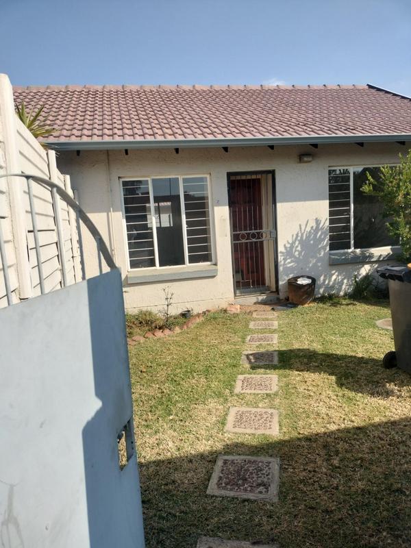 2 Bedroom Property for Sale in Rooihuiskraal Gauteng