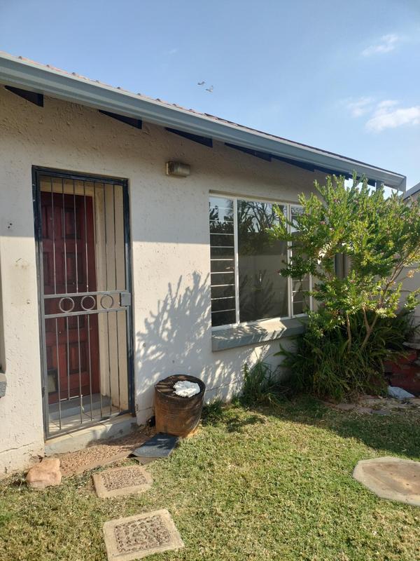 2 Bedroom Property for Sale in Rooihuiskraal Gauteng