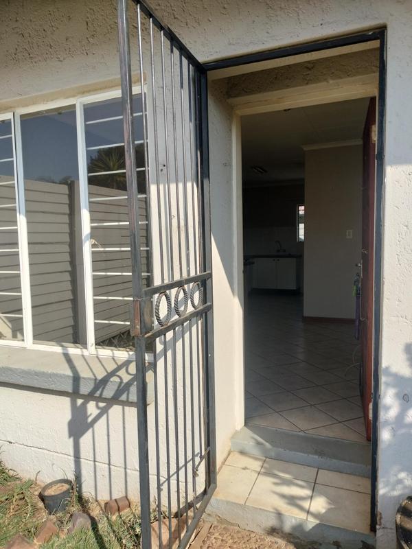 2 Bedroom Property for Sale in Rooihuiskraal Gauteng