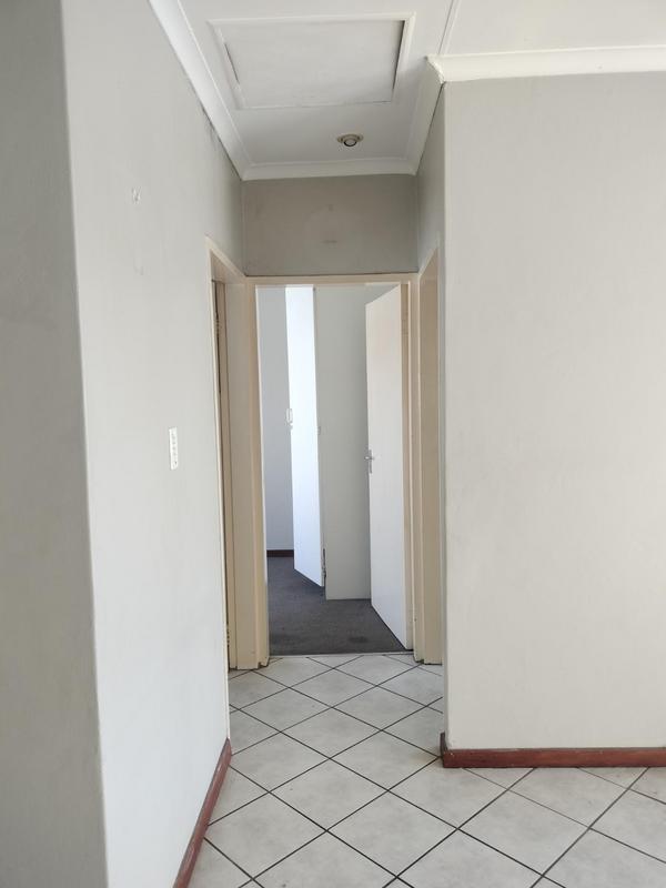 2 Bedroom Property for Sale in Rooihuiskraal Gauteng