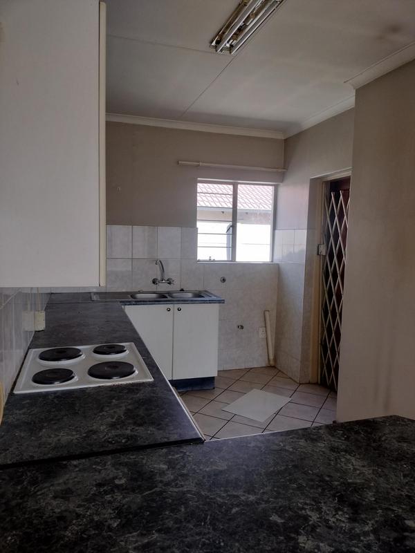 2 Bedroom Property for Sale in Rooihuiskraal Gauteng