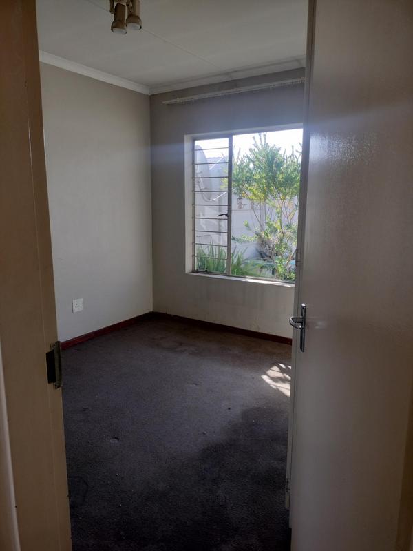 2 Bedroom Property for Sale in Rooihuiskraal Gauteng