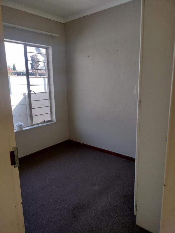 2 Bedroom Property for Sale in Rooihuiskraal Gauteng
