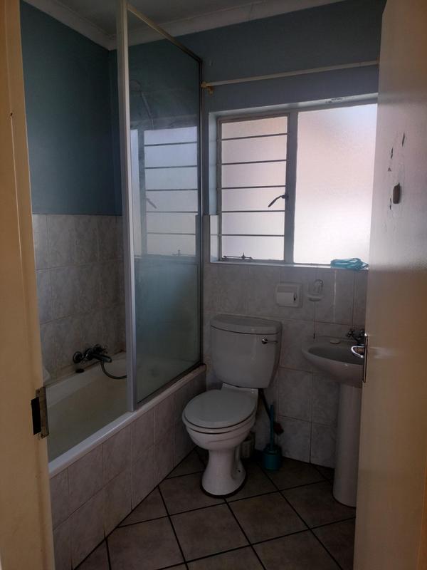 2 Bedroom Property for Sale in Rooihuiskraal Gauteng