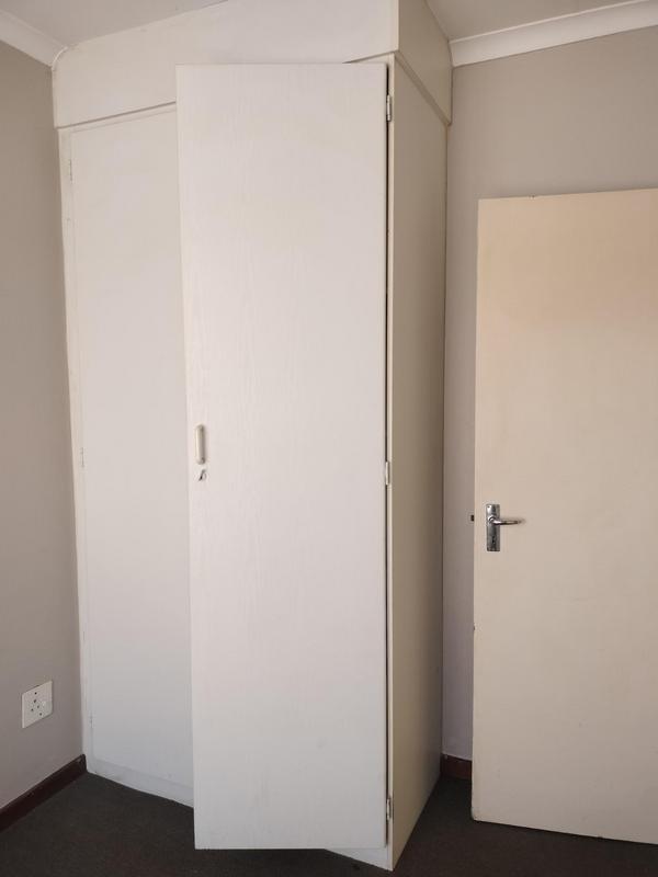 2 Bedroom Property for Sale in Rooihuiskraal Gauteng