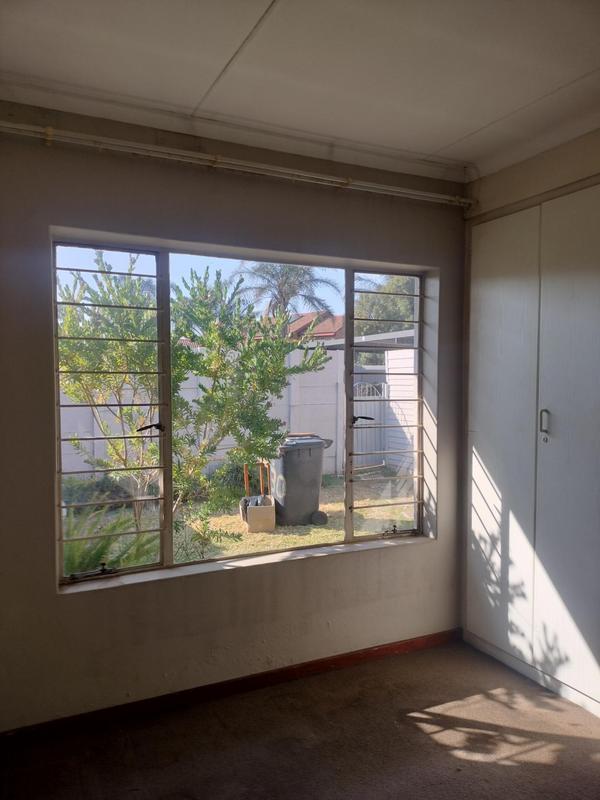 2 Bedroom Property for Sale in Rooihuiskraal Gauteng