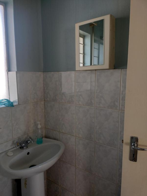 2 Bedroom Property for Sale in Rooihuiskraal Gauteng