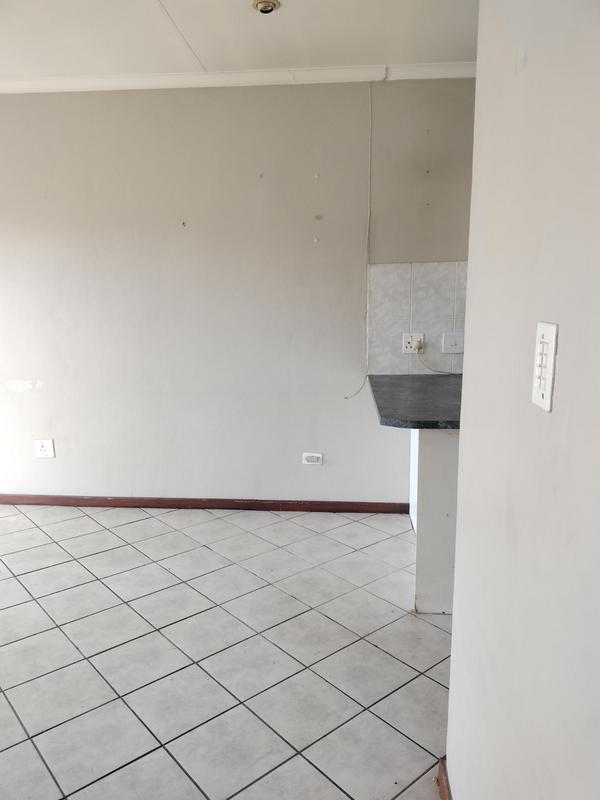 2 Bedroom Property for Sale in Rooihuiskraal Gauteng