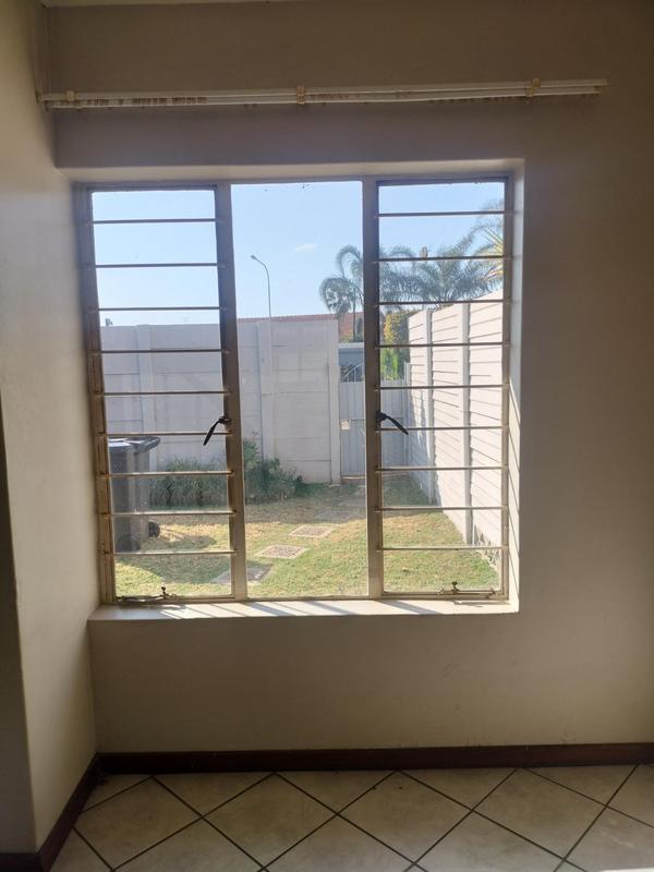 2 Bedroom Property for Sale in Rooihuiskraal Gauteng