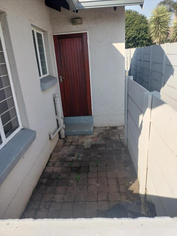 2 Bedroom Property for Sale in Rooihuiskraal Gauteng