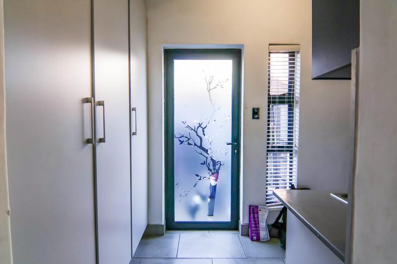 5 Bedroom Property for Sale in Copperleaf Estate Gauteng