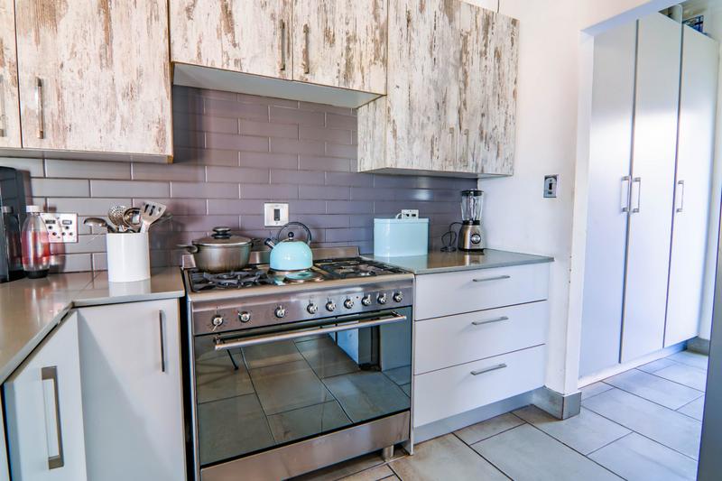 5 Bedroom Property for Sale in Copperleaf Estate Gauteng