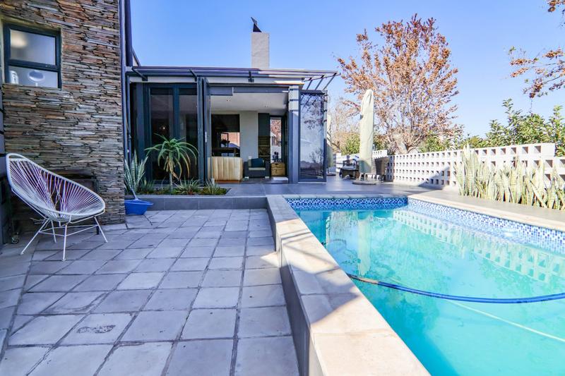 5 Bedroom Property for Sale in Copperleaf Estate Gauteng