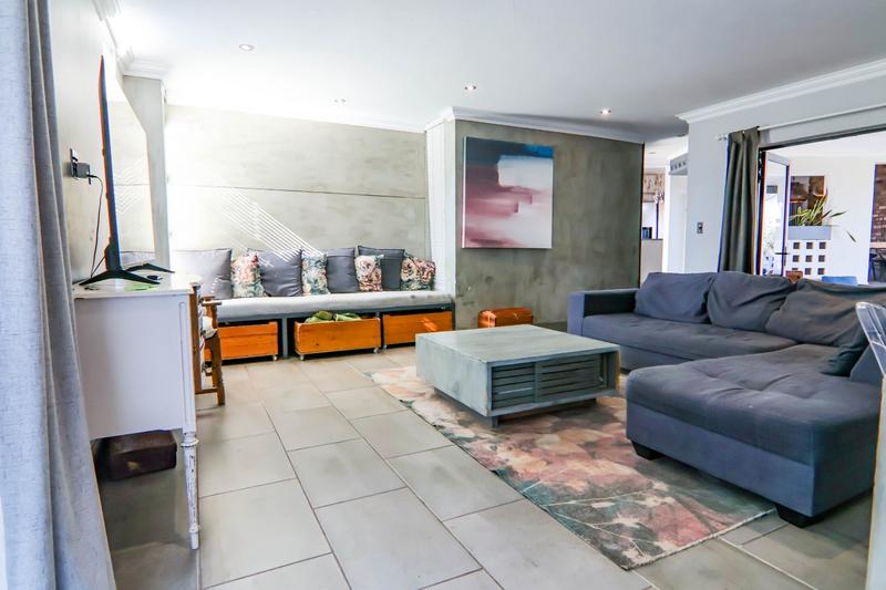5 Bedroom Property for Sale in Copperleaf Estate Gauteng