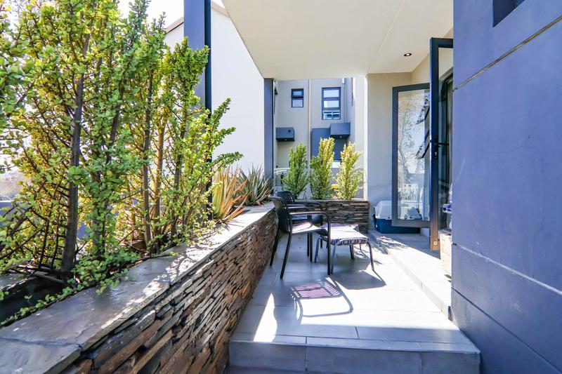 5 Bedroom Property for Sale in Copperleaf Estate Gauteng