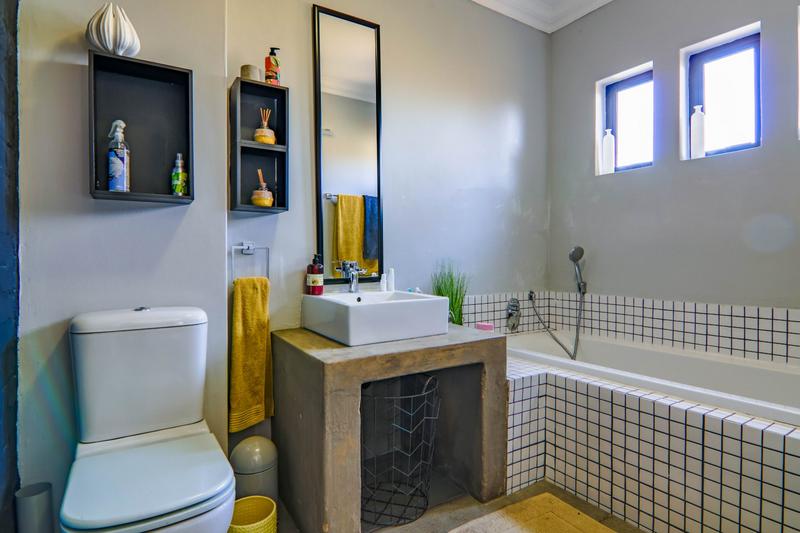 5 Bedroom Property for Sale in Copperleaf Estate Gauteng