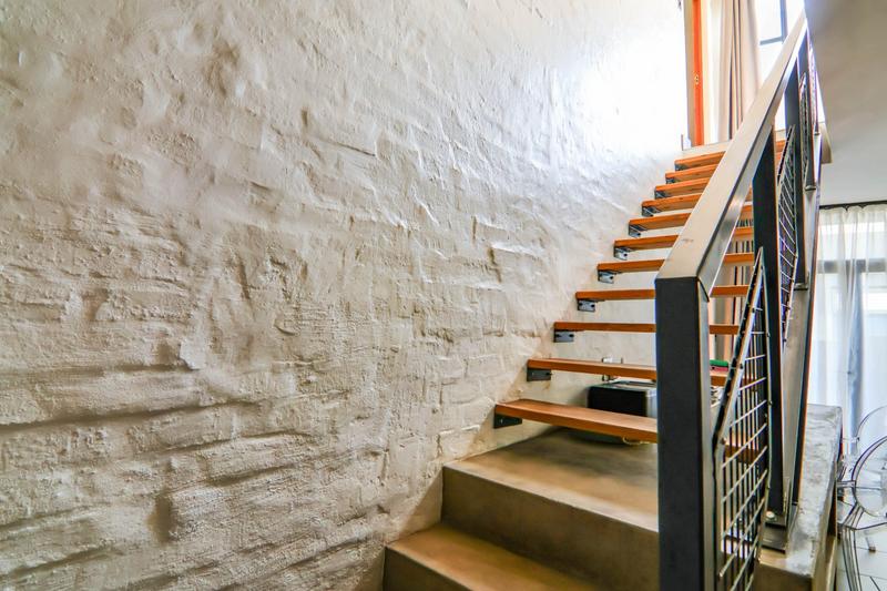 5 Bedroom Property for Sale in Copperleaf Estate Gauteng