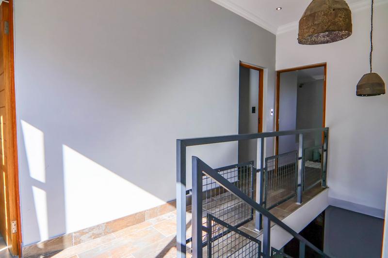 5 Bedroom Property for Sale in Copperleaf Estate Gauteng