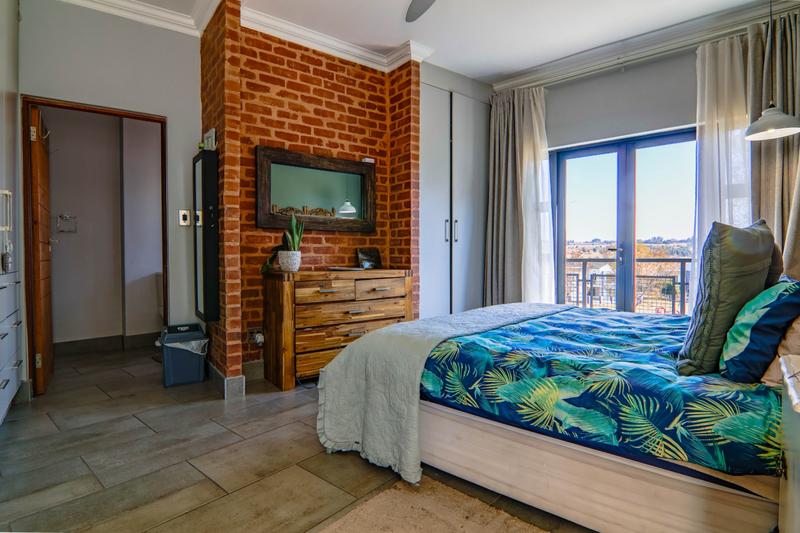 5 Bedroom Property for Sale in Copperleaf Estate Gauteng