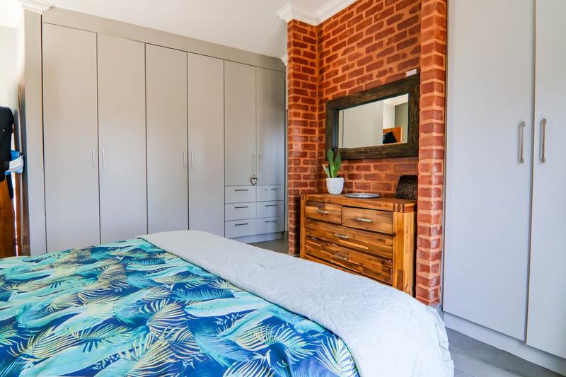 5 Bedroom Property for Sale in Copperleaf Estate Gauteng