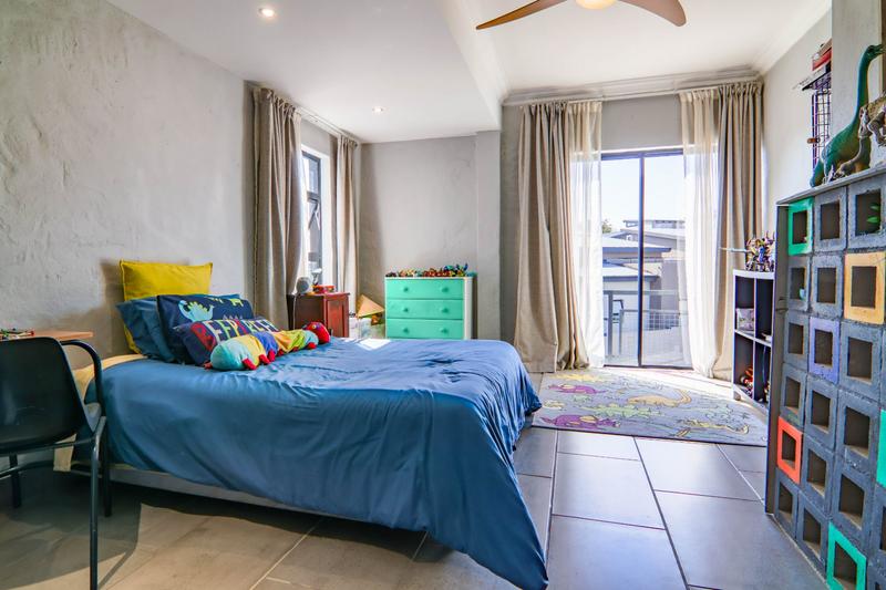 5 Bedroom Property for Sale in Copperleaf Estate Gauteng