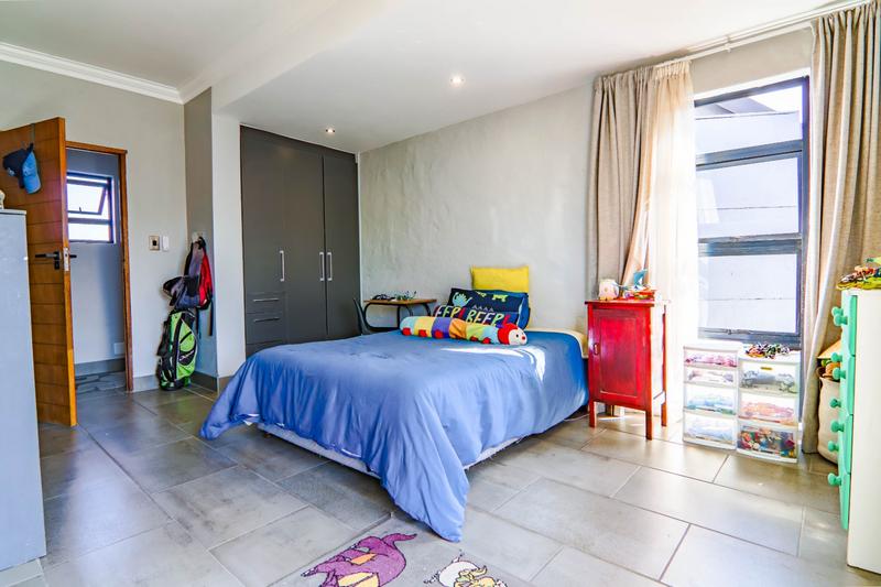 5 Bedroom Property for Sale in Copperleaf Estate Gauteng