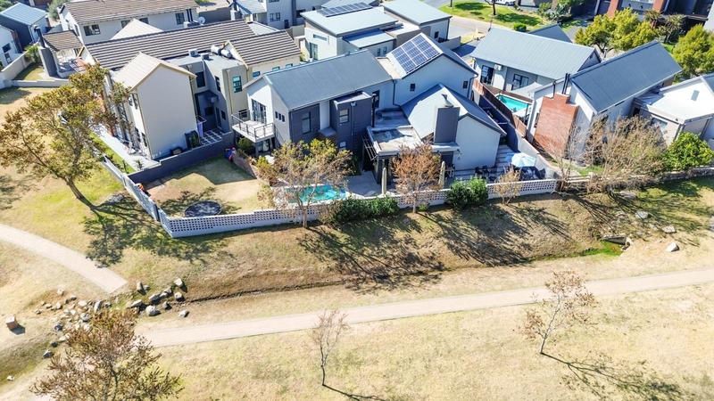 5 Bedroom Property for Sale in Copperleaf Estate Gauteng