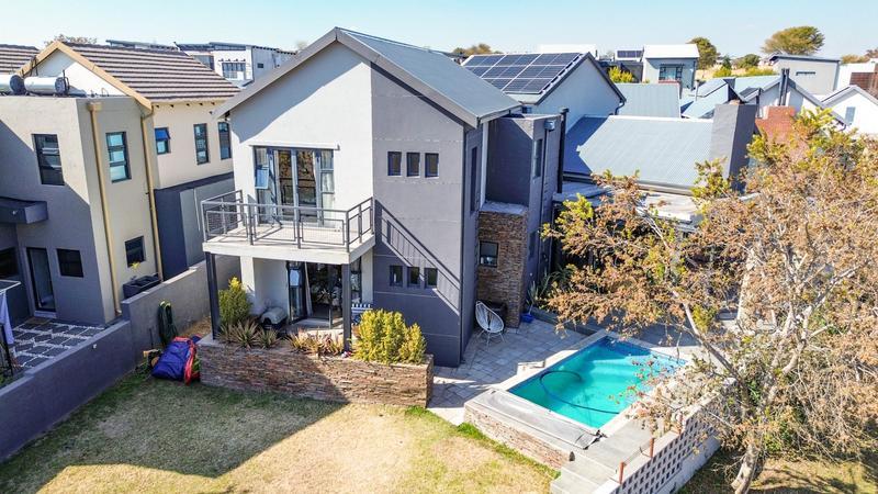 5 Bedroom Property for Sale in Copperleaf Estate Gauteng
