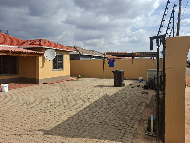 To Let 3 Bedroom Property for Rent in Protea Glen Gauteng