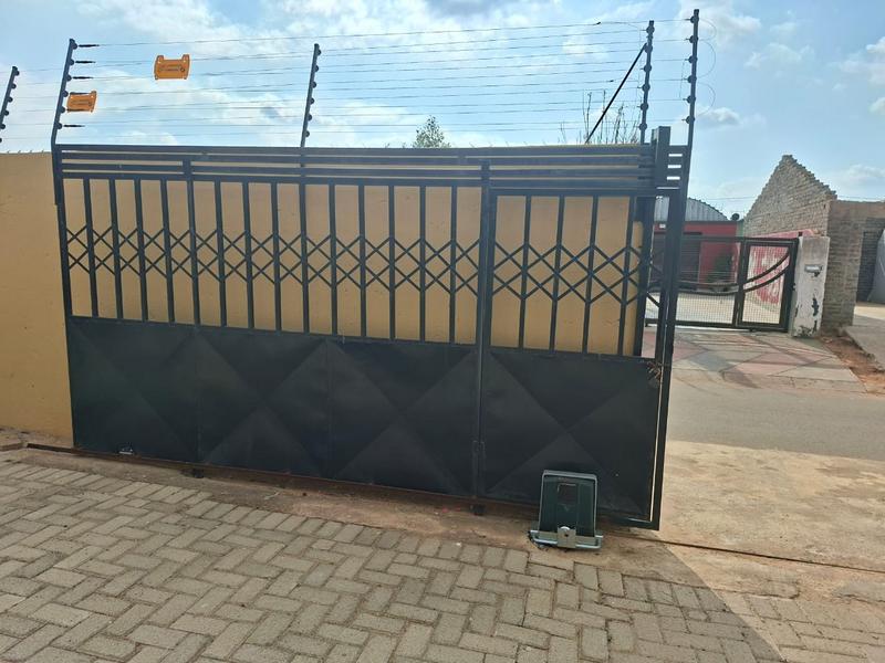 To Let 3 Bedroom Property for Rent in Protea Glen Gauteng
