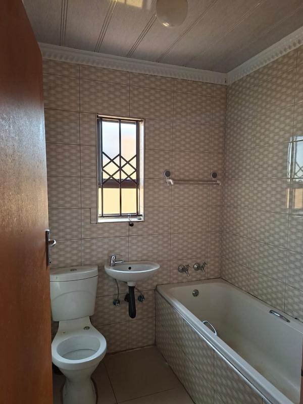 To Let 3 Bedroom Property for Rent in Protea Glen Gauteng