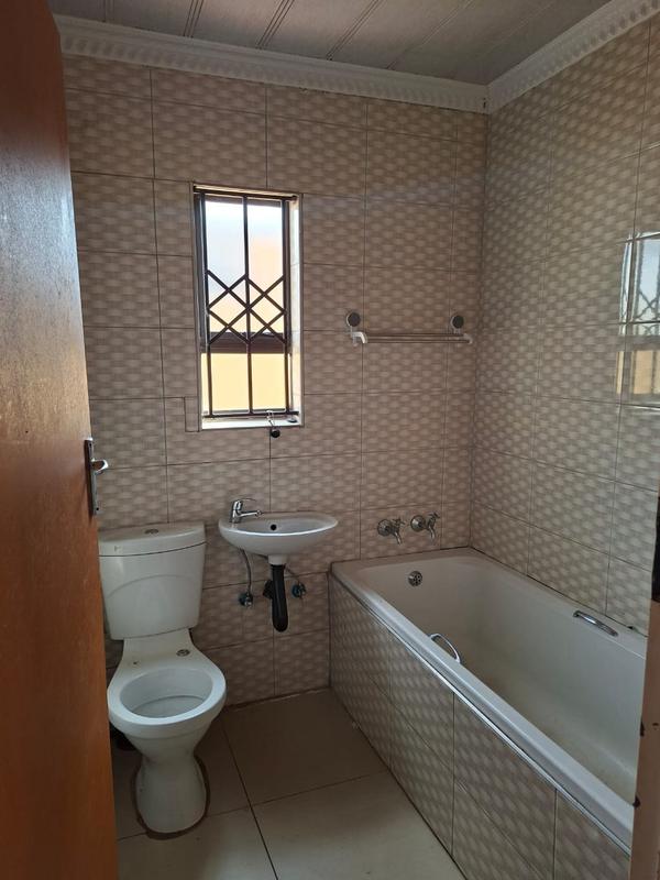 To Let 3 Bedroom Property for Rent in Protea Glen Gauteng